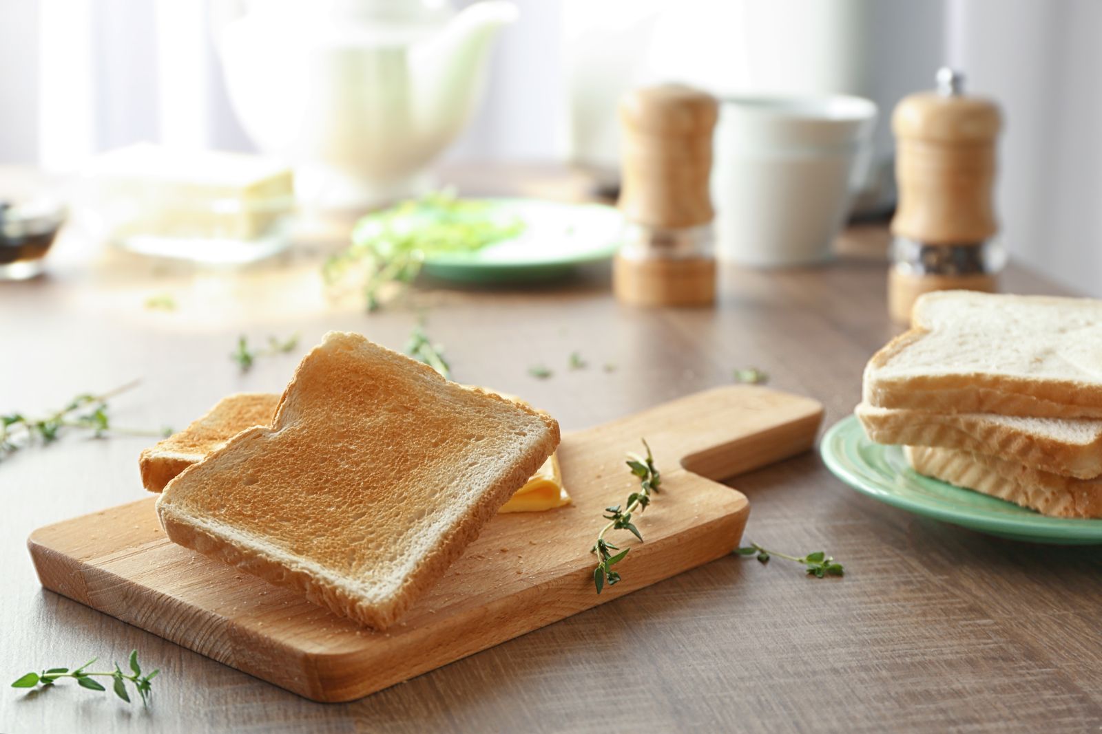 Theo chuyên gia dinh dưỡng, 1 lát bánh mì sandwich có lượng calo khoảng 67 kcal Theo chuyên gia dinh dưỡng, 1 lát bánh mì sandwich có lượng calo khoảng 67 kcal